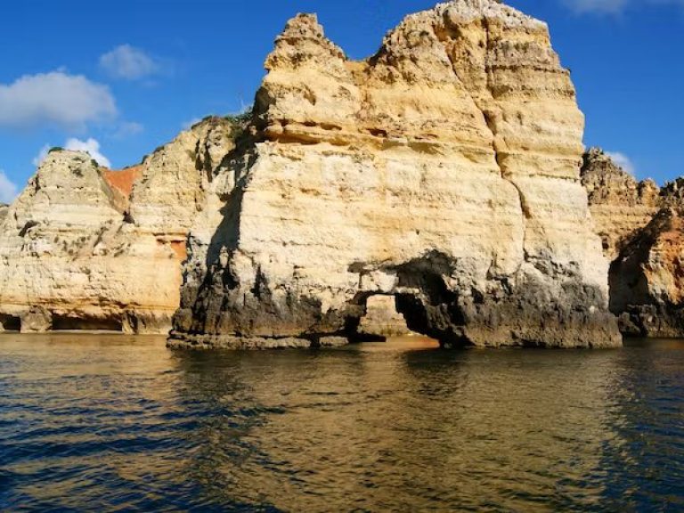 Ponta de Piedade Caves trip - Explore the caves and rock formations of Ponta da Piedade on a cruise trip from Lagos...